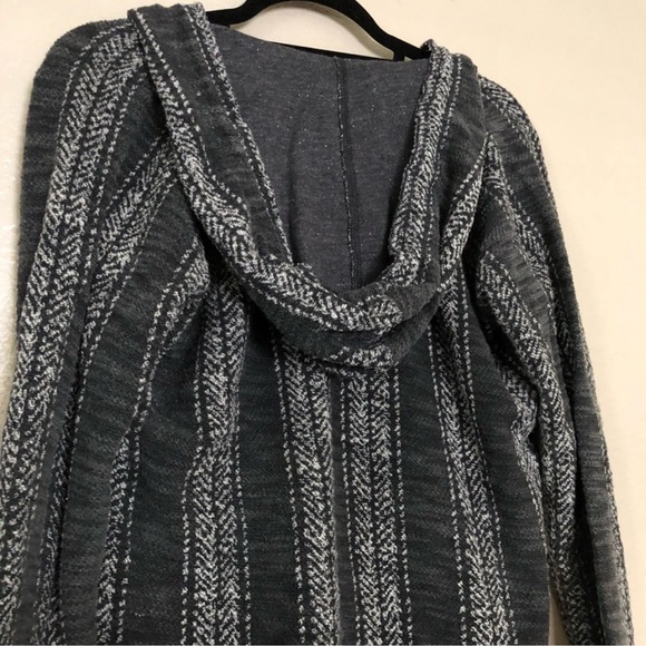 Like New Billabong Poncho Distressed Hooded Gray Sweater - Picture 3 of 5